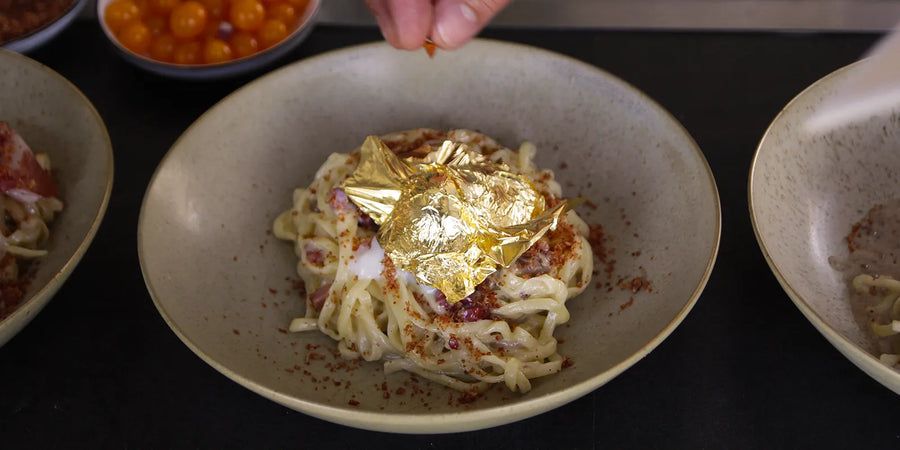 Pasta mit Gold verziert